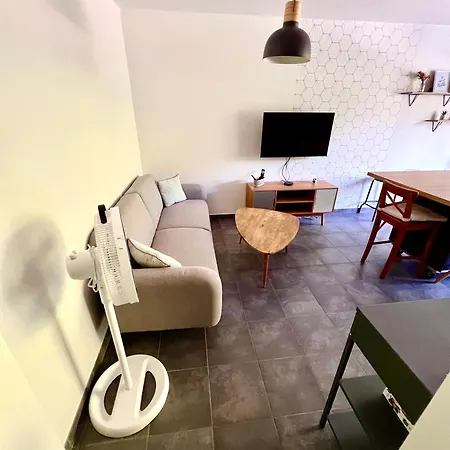 2-room Apartment, Bright Balcony Appartement
