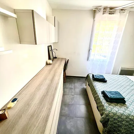2-room Apartment, Bright Balcony 公寓